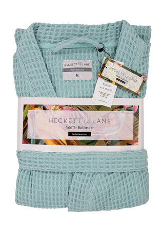 Heckettlane Badjas Wafel Sky Blue - 70% gerecycled katoen, 30% andere vezels Heckettlane Badjas Wafel Sky Blue - 70% gerecycled katoen, 30% andere vezels